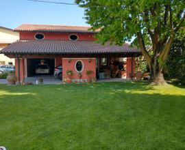 Villa con ampio giardino