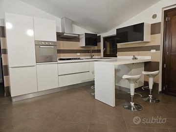 Cucina Cesar angolare con penisola + 4 sgabelli