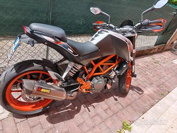 moto KTM Duke 390 