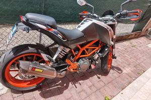 moto KTM Duke 390 