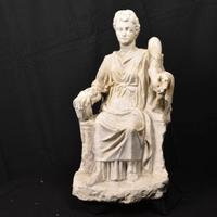 Antica scultura in marmo figura femminile su trono