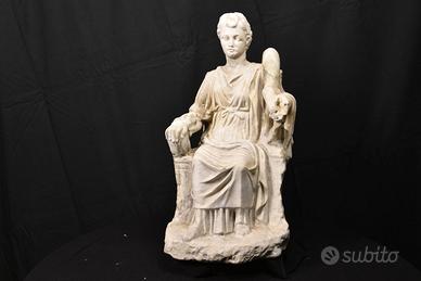 Antica scultura in marmo figura femminile su trono