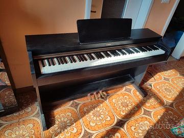 Pianoforte YAMAHA elettrico