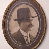 Cornice ovale con ritratto maschile anni ‘30