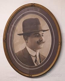 Cornice ovale con ritratto maschile anni ‘30