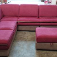 Divano angolare più pouf