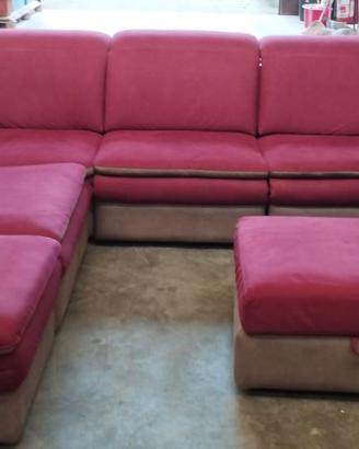 Divano angolare più pouf
