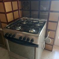 Cucina Ariston - quattro fuochi e forno