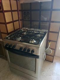 Cucina Ariston - quattro fuochi e forno