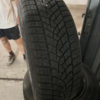 Pneumatici invernali con cerchi in lega 225/55 R18