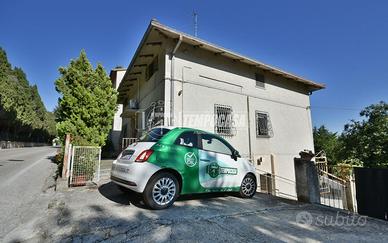 Bifamiliare con mansarda e terreno edificabile