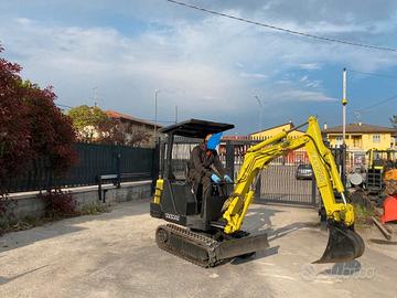 E139 Mini escavatore 17 q Yanmar B17