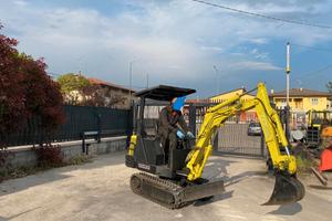 E139 Mini escavatore 17 q Yanmar B17