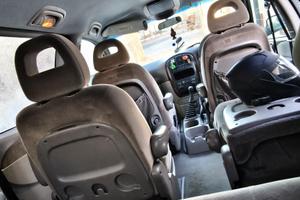auto familiare 6-7 posti 