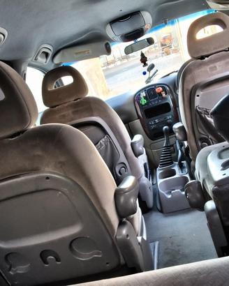 auto familiare 6-7 posti 