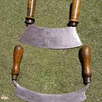 Due antiche mezzalune da cucina