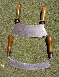 Due antiche mezzalune da cucina