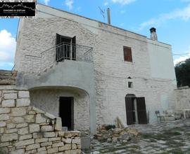 PORZIONE DI MASSERIA con VISTA MARE E TERRENO 1Ha