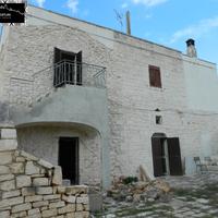 PORZIONE DI MASSERIA con VISTA MARE E TERRENO 1Ha