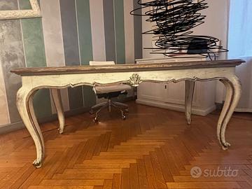 Tavolo d’epoca in legno – stile francese