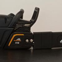 Motosega con accessori