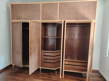 Armadio vintage in buone condizioni