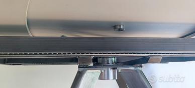 Tavolo allungabile con meccanismo rotante