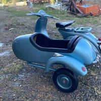 Vespa vbb1 150 con sidecar