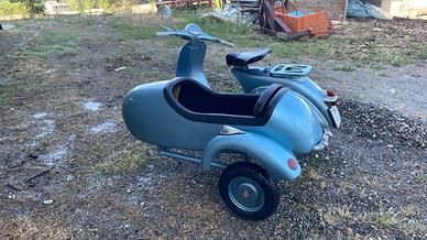 Vespa vbb1 150 con sidecar