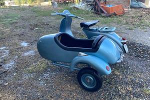 Vespa vbb1 150 con sidecar