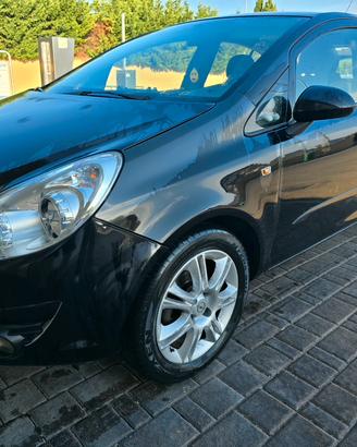 opel corsa 1.3mjt 75cv  neopatentati ok 