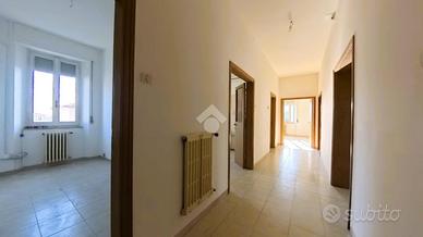 5 LOCALI A CIVITANOVA MARCHE