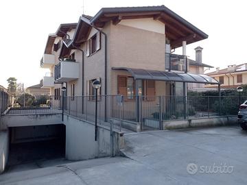 Appartamento condominio 5 unità, oltre box doppio