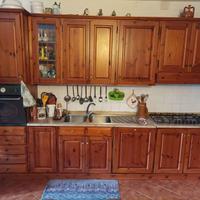 Cucina in legno massello