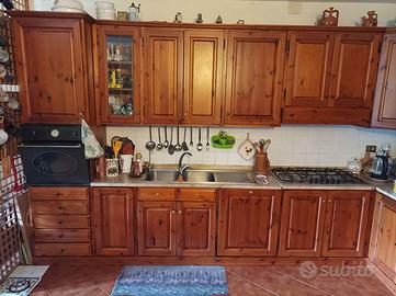 Cucina in legno massello