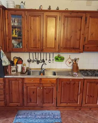 Cucina in legno massello