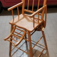 seggiolone antico in legno