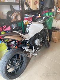 moto MV Augusta brutale 675