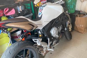 moto MV Augusta brutale 675