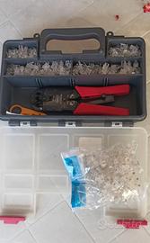 Pinza clippatrice e filo