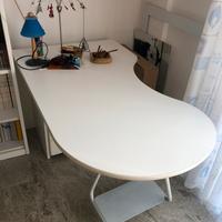 Scrivania in legno e metallo bianca per pc