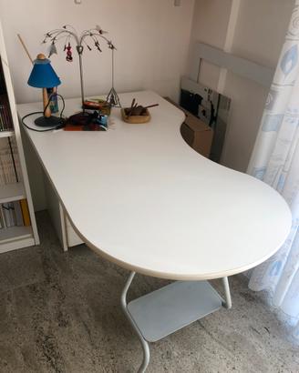 Scrivania in legno e metallo bianca per pc