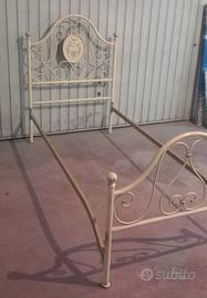 contorno letto in metallo stile vintage 