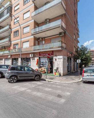 Immobile di 210 m² con 2 locali a Roma