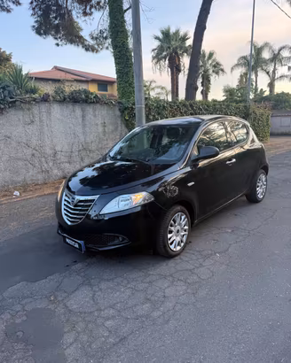 Lancia Ypsilon 1.2 69 CV 5 porte Mya
