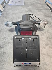 porta targa originale con freccie suzuki gsxs 950