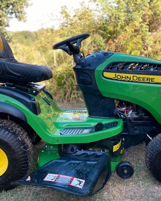Trattorinoctagliaerba john deere