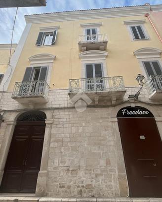 6 LOCALI A TRANI