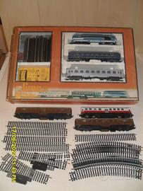 lima treno con carrozze