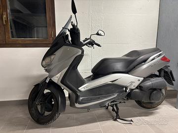 Yamaha xmax 250